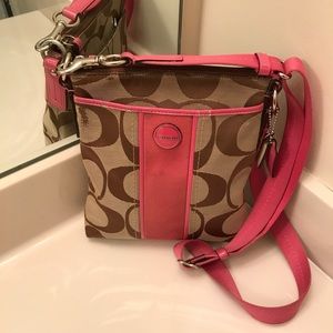 💞Coach Authentic Signature Hot Pink Crossbody💞